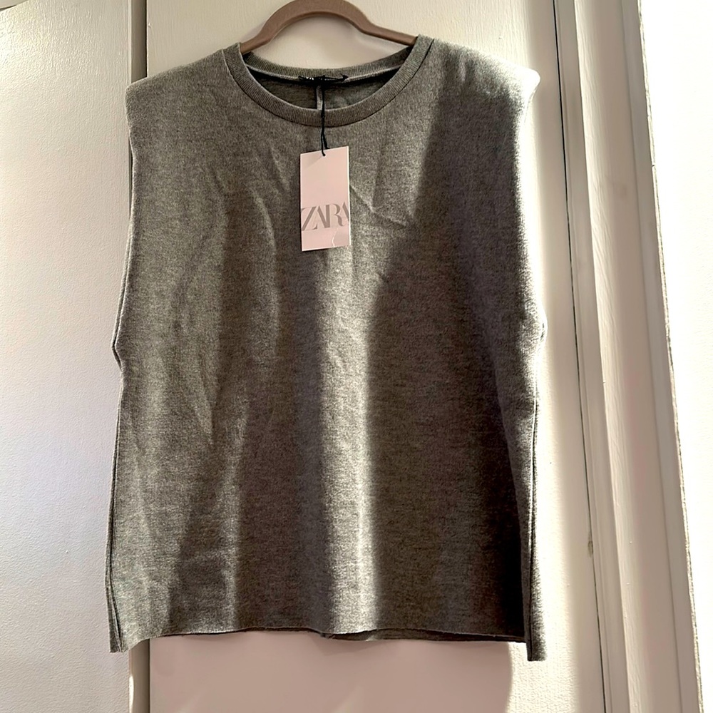 Zara padded should grey vest. Sz. L